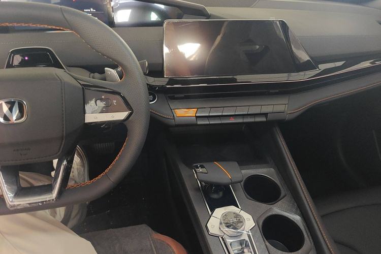 Used CHANGAN UNI-V 2024 1.5T High-Energy Version Interior 2