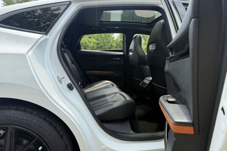 Used CHANGAN UNI-V 2024 1.5T High-Energy Version Interior 4
