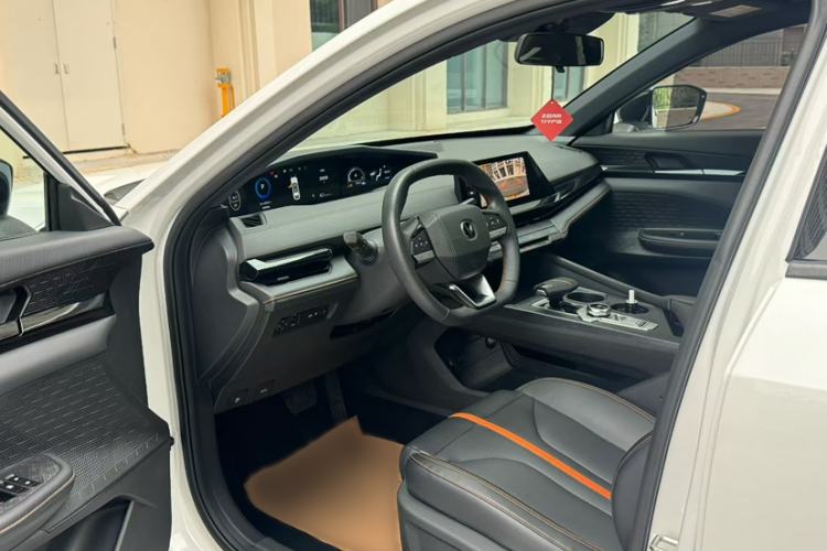 Used CHANGAN UNI-V 2024 1.5T Luxury Edition Interior 4