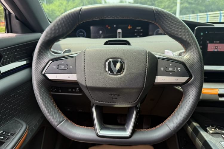 Used CHANGAN UNI-V 2024 1.5T High-Energy Version Interior 5