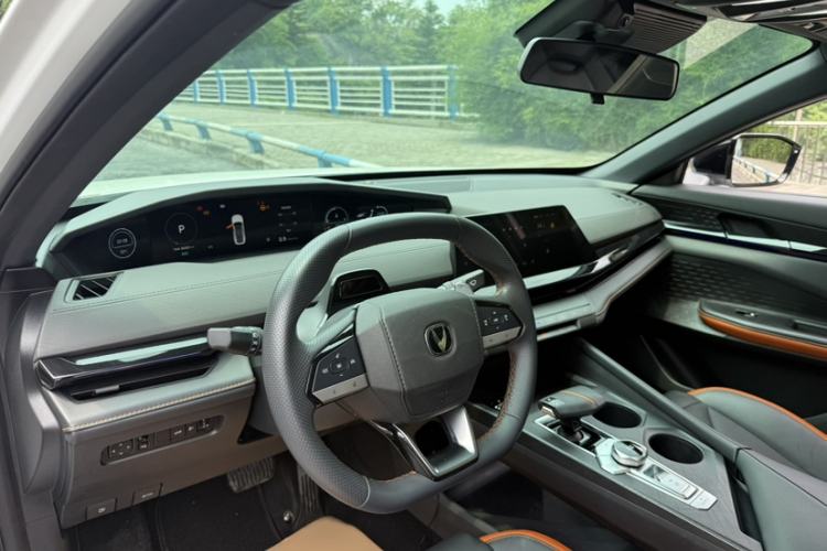 Used CHANGAN UNI-V 2024 1.5T High-Energy Version Interior 6