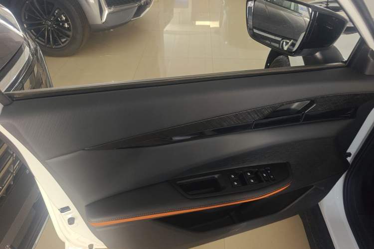 Used CHANGAN UNI-V 2024 1.5T High-Energy Version Interior 7