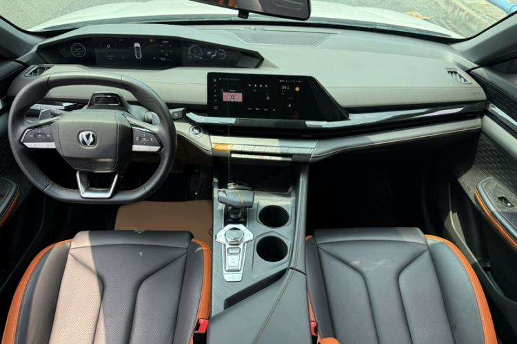 Used CHANGAN UNI-V 2024 1.5T High-Energy Version Interior 8