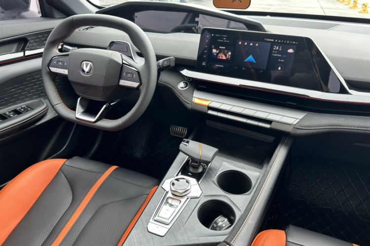 Used CHANGAN UNI-V 2024 1.5T Prestige Sport Edition Interior 8