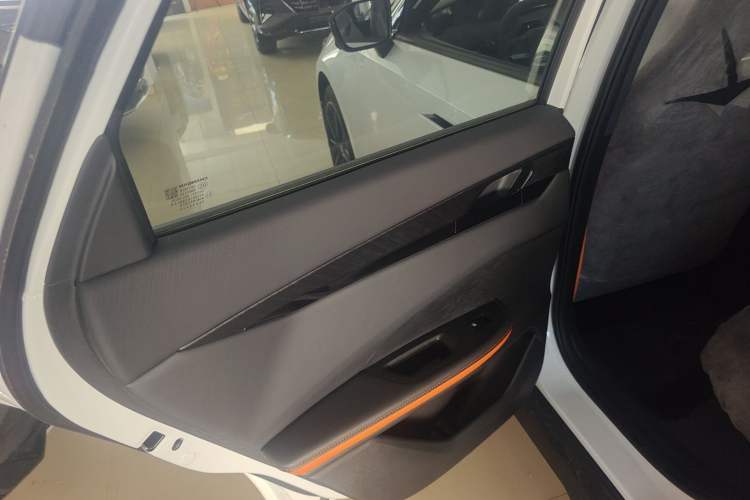 Used CHANGAN UNI-V 2024 1.5T High-Energy Version Interior 8