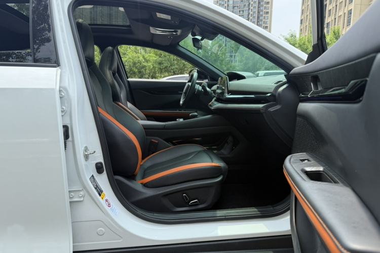 Used CHANGAN UNI-V 2024 1.5T High-Energy Version Interior 9