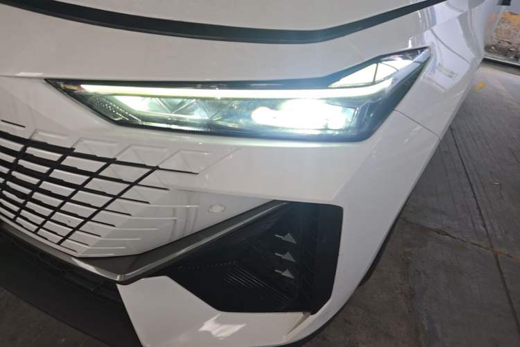 Used CHANGAN UNI-V 2024 1.5T High-Energy Version Left Front Headlight