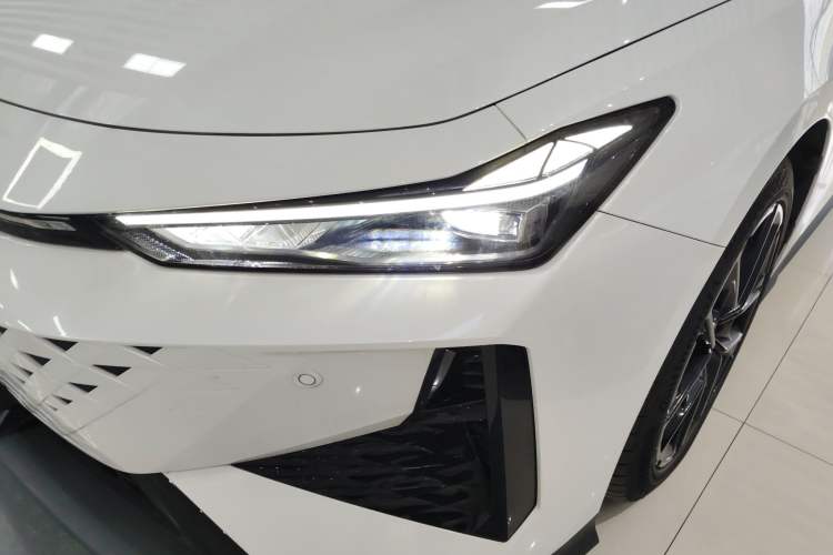 Used CHANGAN UNI-V 2024 1.5T Prestige Edition Left Front Headlight