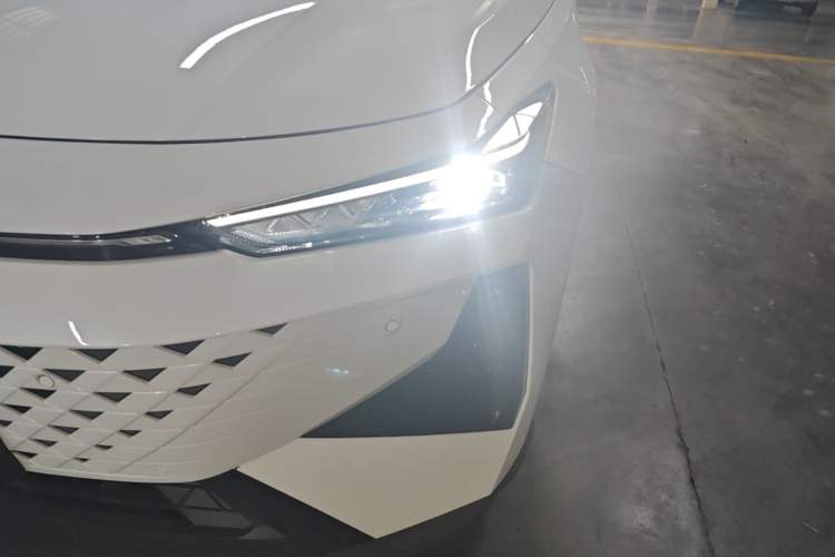 Used CHANGAN UNI-V 2024 1.5T Smart Navigation Version Left Front Headlight
