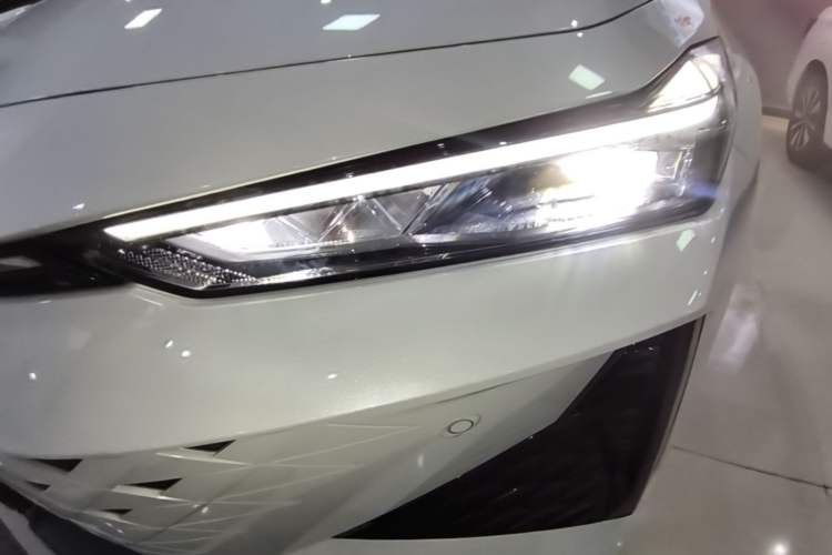 Used CHANGAN UNI-V 2024 1.5T Prestige Edition Left Front Headlight