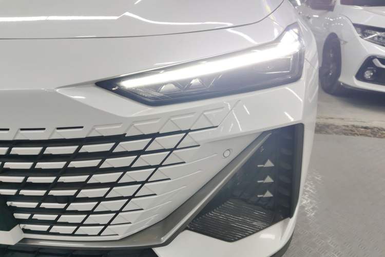 Used CHANGAN UNI-V 2024 1.5T High-Energy Version Left Front Headlight