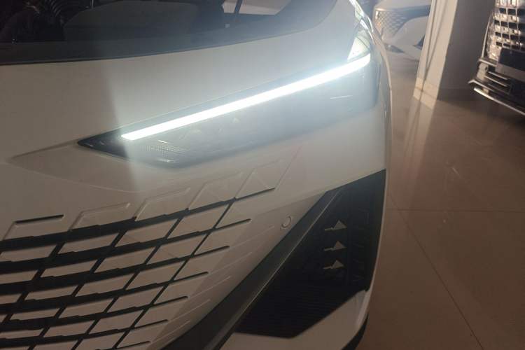 Used CHANGAN UNI-V 2024 1.5T High-Energy Version Left Front Headlight