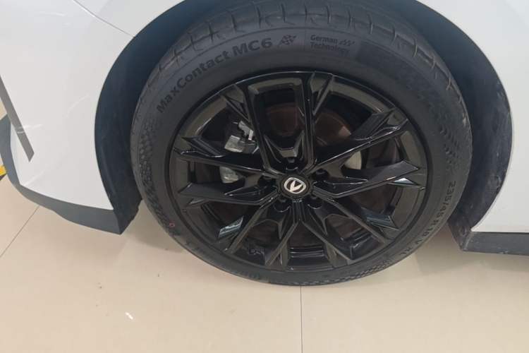 Used CHANGAN UNI-V 2024 1.5T Prestige Edition Left Front Wheel Hub