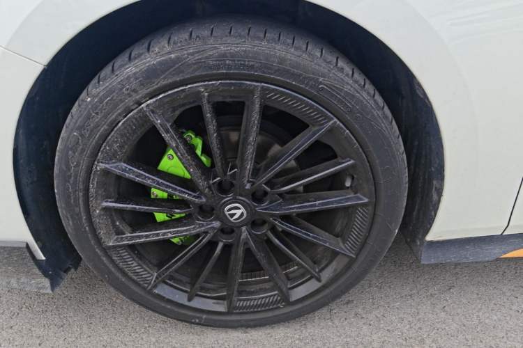 Used CHANGAN UNI-V 2024 1.5T Prestige Sport Edition Left Front Wheel Hub