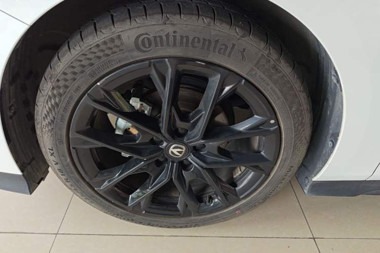 Used CHANGAN UNI-V 2024 1.5T Prestige Edition Left Front Wheel Hub