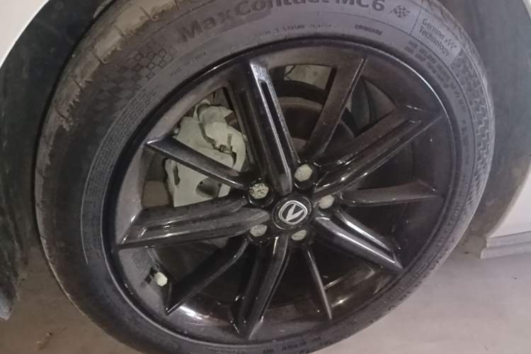 Used CHANGAN UNI-V 2024 1.5T High-Energy Version Left Front Wheel Hub