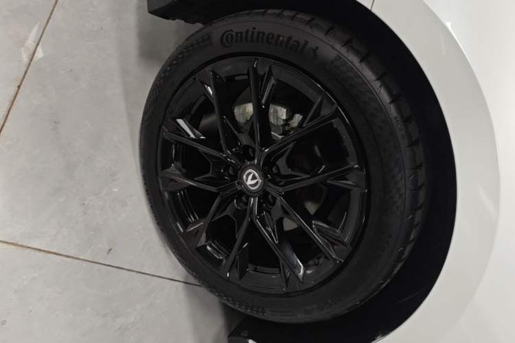 Used CHANGAN UNI-V 2024 1.5T Prestige Edition Left Front Wheel Hub