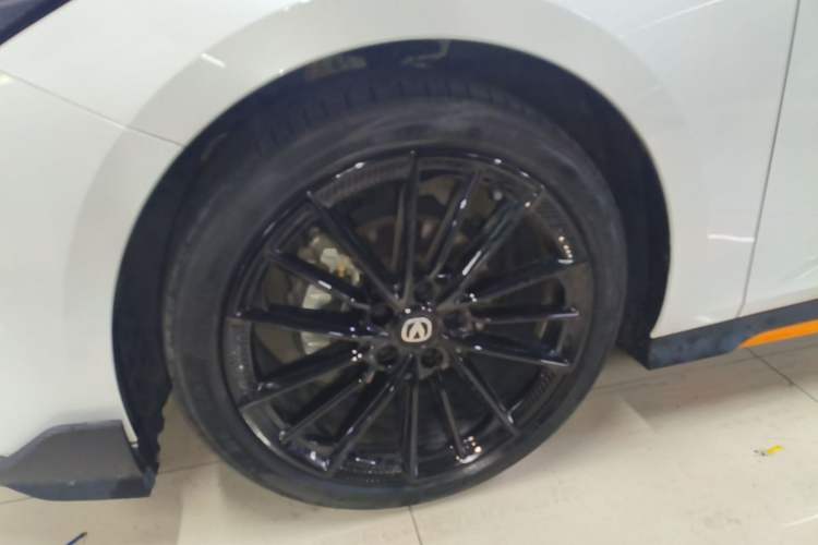 Used CHANGAN UNI-V 2024 1.5T Prestige Sport Edition Left Front Wheel Hub