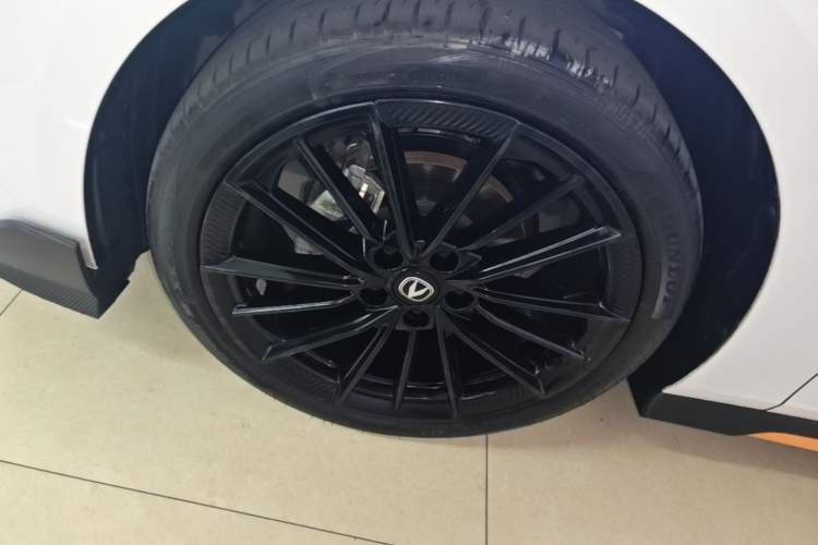 Used CHANGAN UNI-V 2024 1.5T Prestige Sport Edition Left Front Wheel Hub