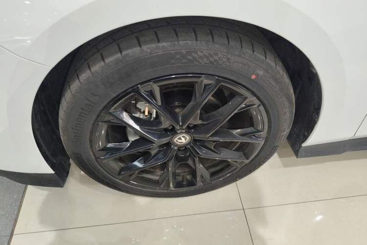 Used CHANGAN UNI-V 2024 1.5T Prestige Edition Left Front Wheel Hub