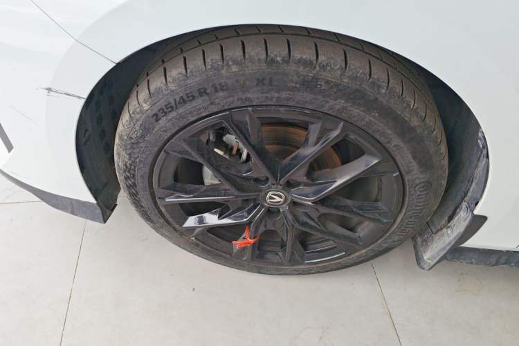 Used CHANGAN UNI-V 2024 1.5T Prestige Edition Left Front Wheel Hub