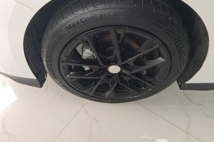 Used CHANGAN UNI-V 2024 1.5T Prestige Edition Left Front Wheel Hub