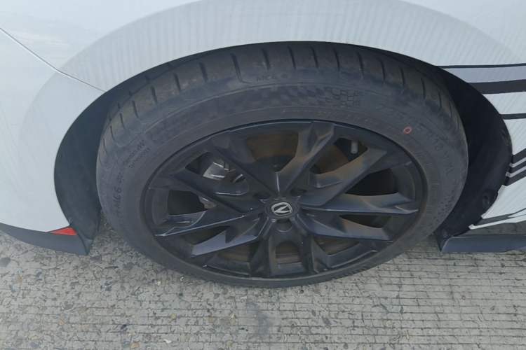 Used CHANGAN UNI-V 2024 1.5T Prestige Edition Left Front Wheel Hub