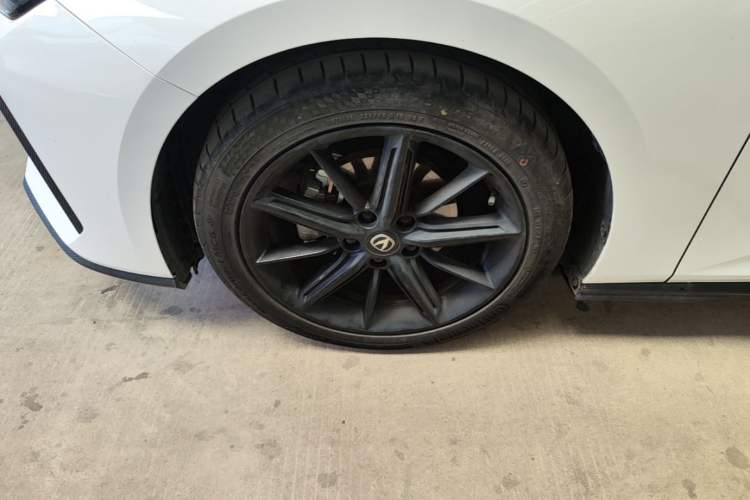 Used CHANGAN UNI-V 2024 1.5T High-Energy Version Left Front Wheel Hub