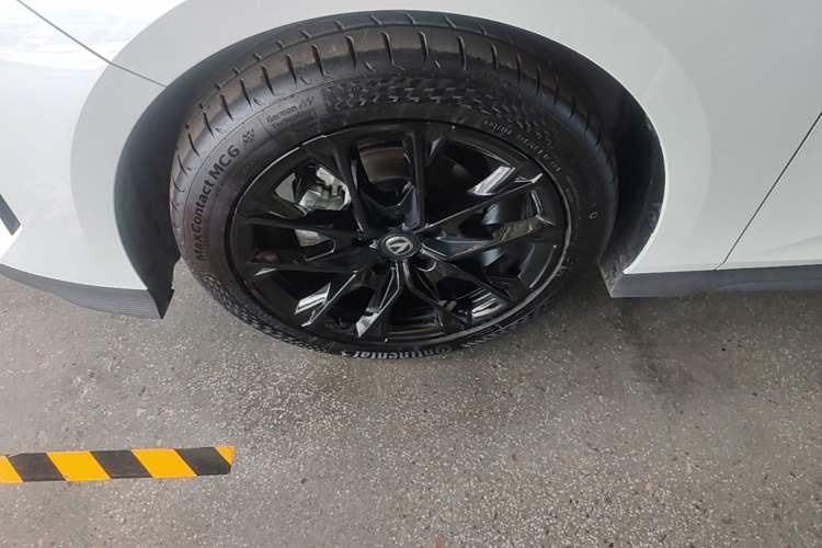 Used CHANGAN UNI-V 2024 1.5T Prestige Edition Left Front Wheel Hub