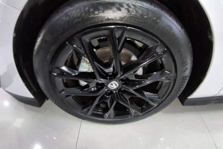 Used CHANGAN UNI-V 2024 1.5T Prestige Edition Left Front Wheel Hub