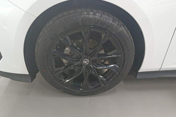 Used CHANGAN UNI-V 2024 1.5T Prestige Edition Left Front Wheel Hub