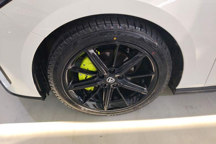 Used CHANGAN UNI-V 2024 1.5T High-Energy Version Left Front Wheel Hub