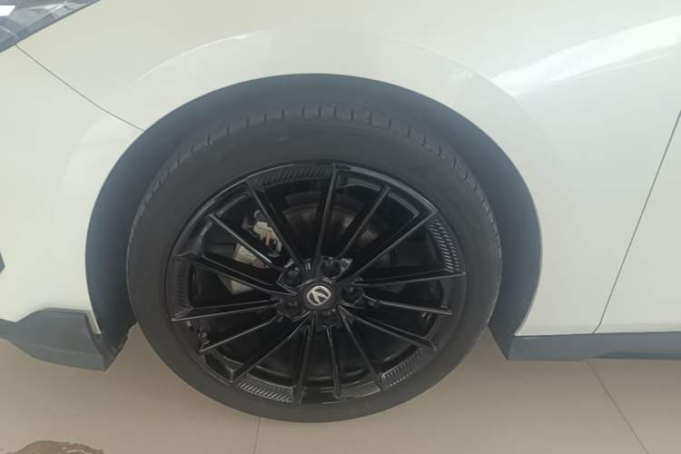 Used CHANGAN UNI-V 2024 1.5T Prestige Sport Edition Left Front Wheel Hub