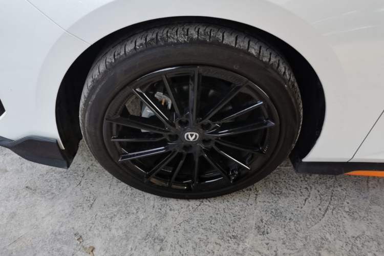 Used CHANGAN UNI-V 2024 1.5T Prestige Sport Edition Left Front Wheel Hub