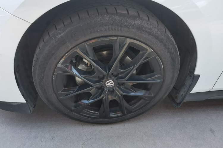 Used CHANGAN UNI-V 2024 1.5T Prestige Edition Left Front Wheel Hub