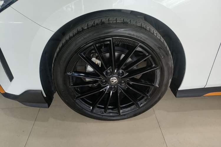 Used CHANGAN UNI-V 2024 1.5T Prestige Sport Edition Left Front Wheel Hub