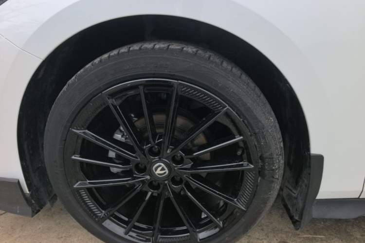 Used CHANGAN UNI-V 2024 1.5T Prestige Sport Edition Left Front Wheel Hub