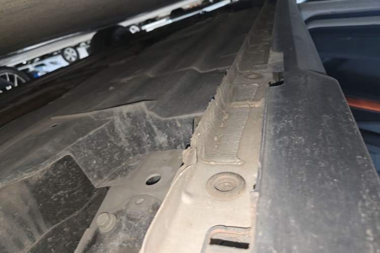 Used CHANGAN UNI-V 2024 1.5T High-Energy Version Left Side Sill