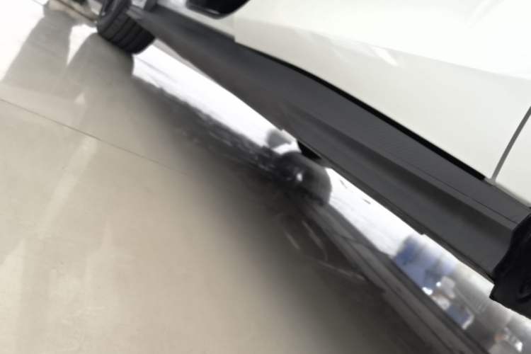 Used CHANGAN UNI-V 2024 1.5T High-Energy Version Left Side Sill