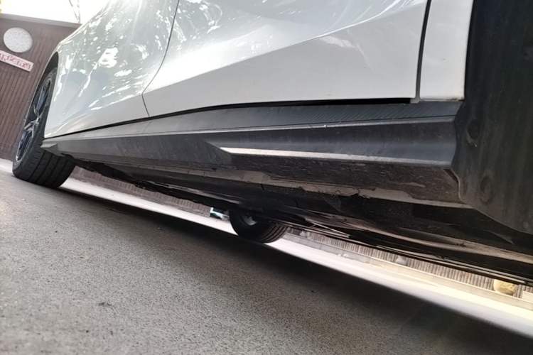 Used CHANGAN UNI-V 2024 1.5T High-Energy Version Left Side Sill