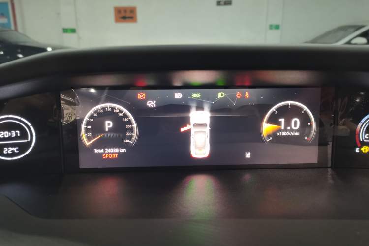 Used CHANGAN UNI-V 2024 2.0T High-Performance Version Odometer Close Up
