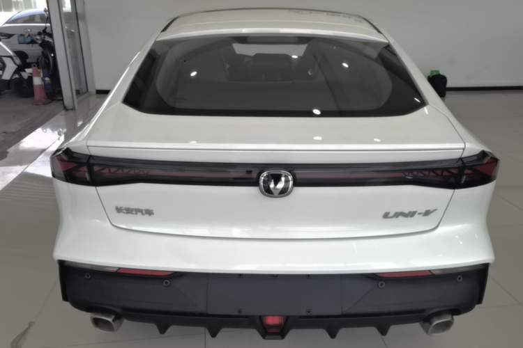 Used CHANGAN UNI-V 2024 1.5T High-Energy Version Rear