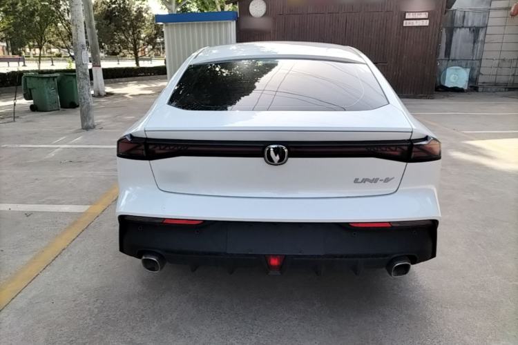 Used CHANGAN UNI-V 2024 1.5T High-Energy Version Rear