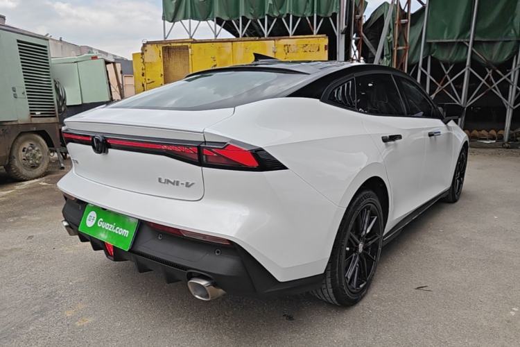 Used CHANGAN UNI-V 2024 1.5T High-Energy Version Rear Right 45 Deg