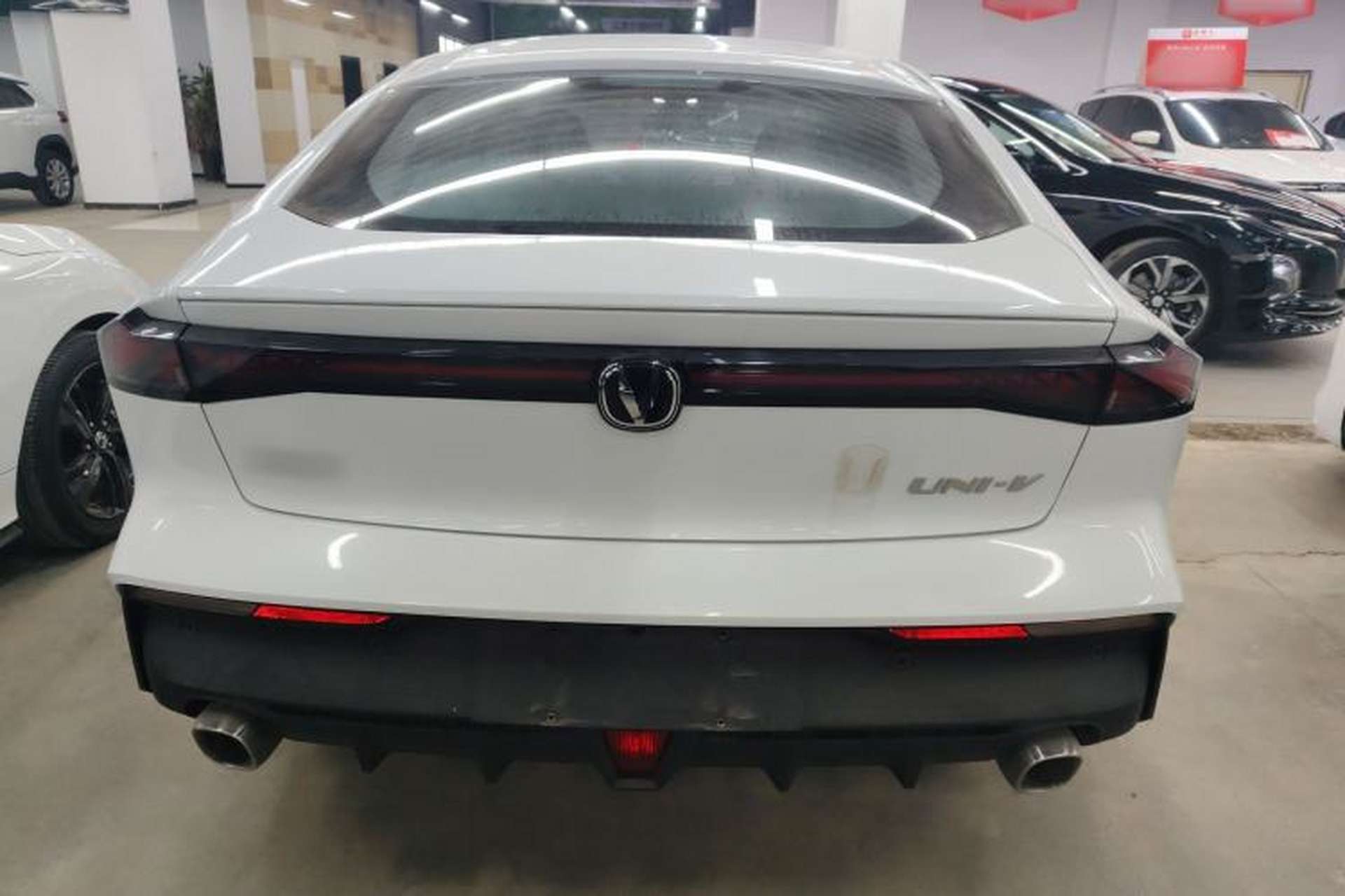 Used CHANGAN UNI-V 2024 1.5T High-Energy Version Rear