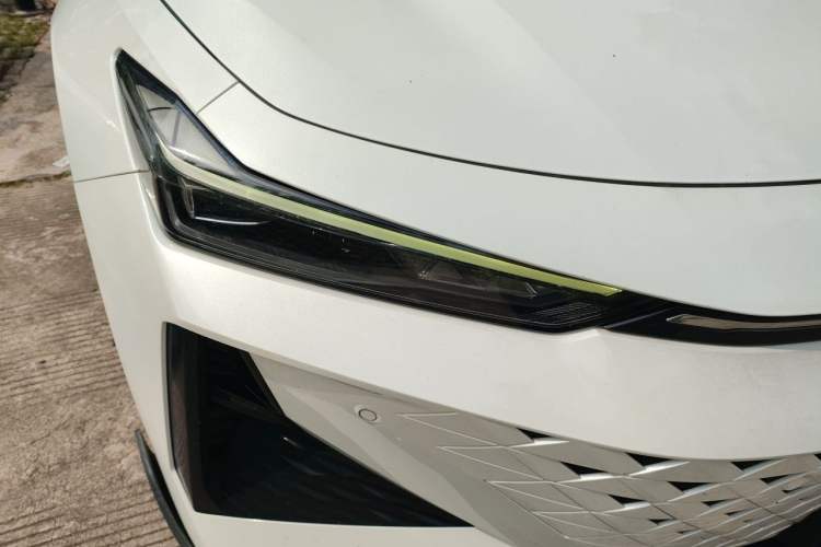 Used CHANGAN UNI-V 2024 1.5T Prestige Sport Edition Right Front Headlight