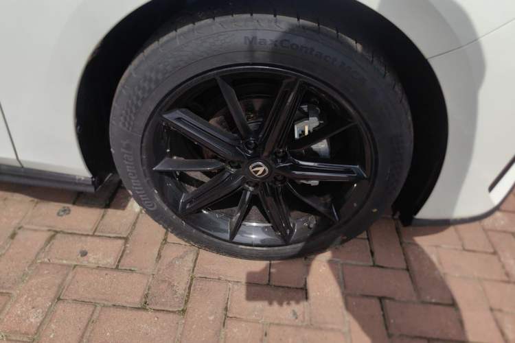 Used CHANGAN UNI-V 2024 1.5T High-Energy Version Right Front Wheel Hub