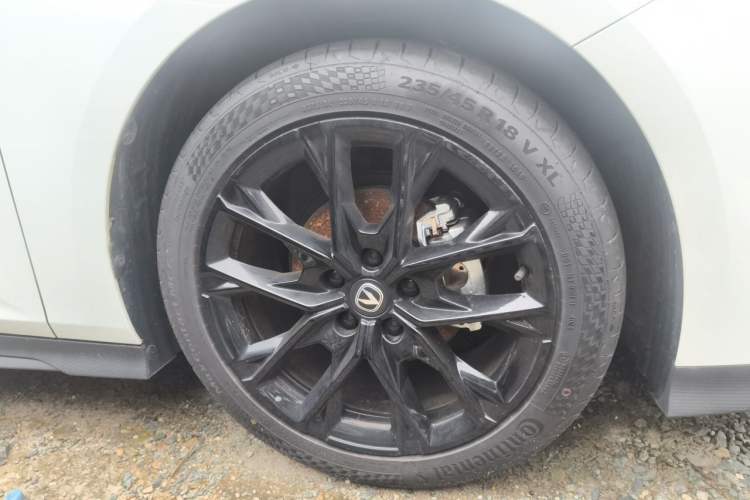 Used CHANGAN UNI-V 2024 1.5T Prestige Edition Right Front Wheel Hub