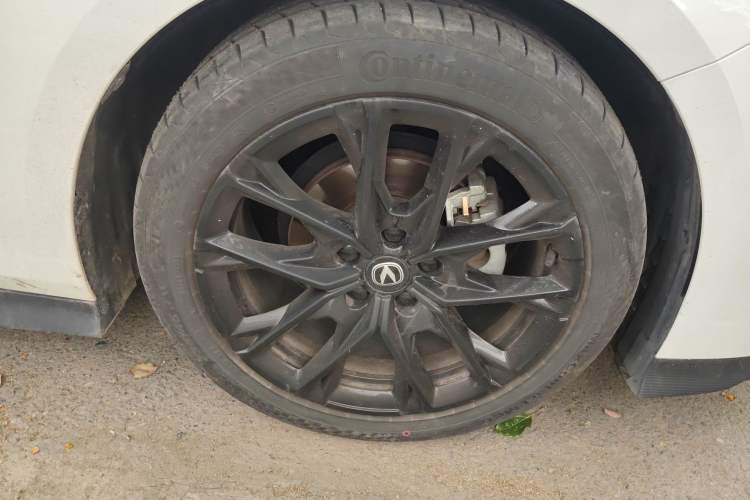 Used CHANGAN UNI-V 2024 1.5T Prestige Edition Right Front Wheel Hub