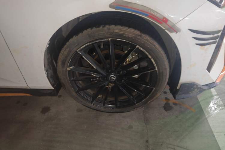 Used CHANGAN UNI-V 2024 1.5T Prestige Sport Edition Right Front Wheel Hub